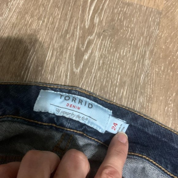 Torrid / 24 / Curvy Skinny Jeans - Picture 8 of 14